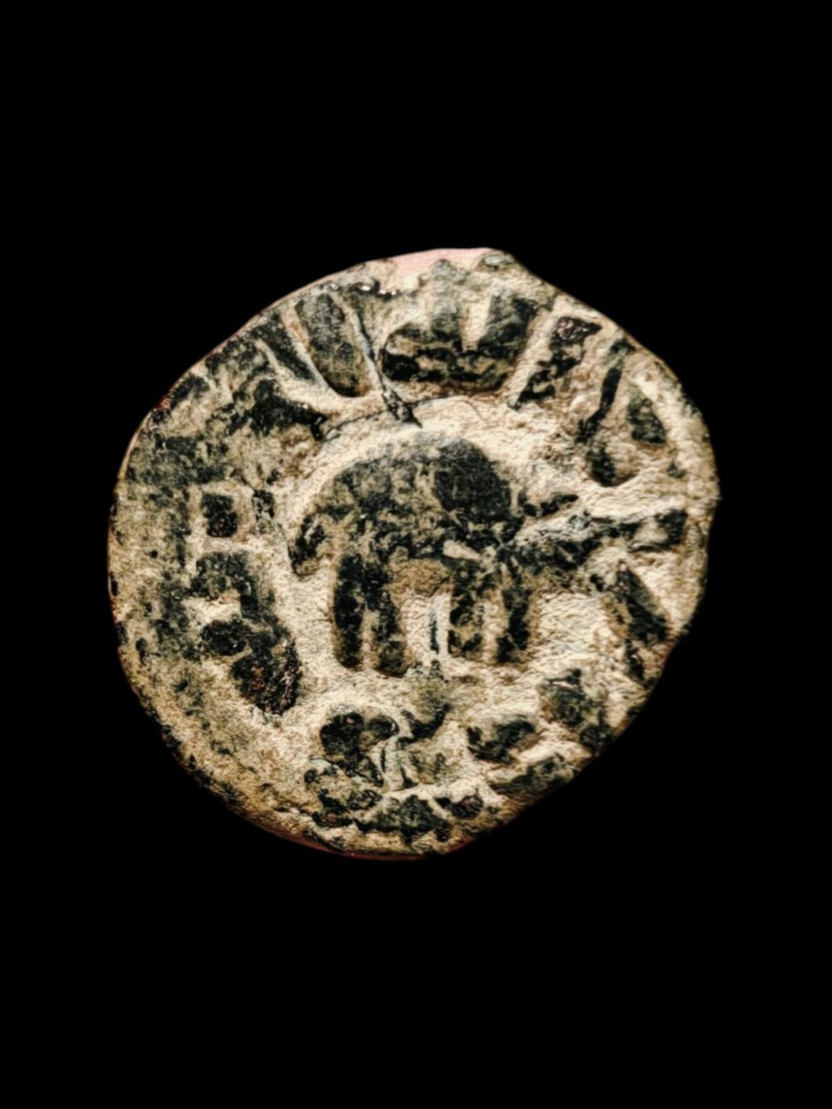 OMEYYADE : Anonyme, Post-réforme AH 77-132, Fals de bronze Hims Emesa