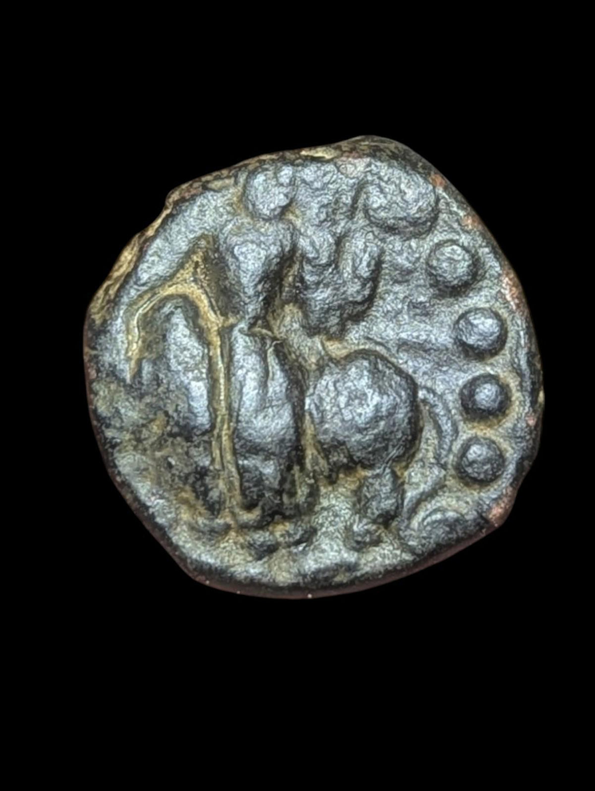 EMPIRE KOUSHAN. TÉTRADRACHME DE BRONZE. VASUDEVA I, VERS 192-225 APR. J.-C. REVERS À L'EFFIGIE DE SHIVA.