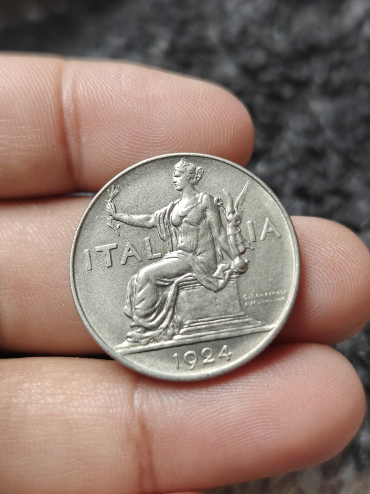 1924 Italie Un 1 Lire Femme assise à gauche Nickel Monnaie du monde pièce rare