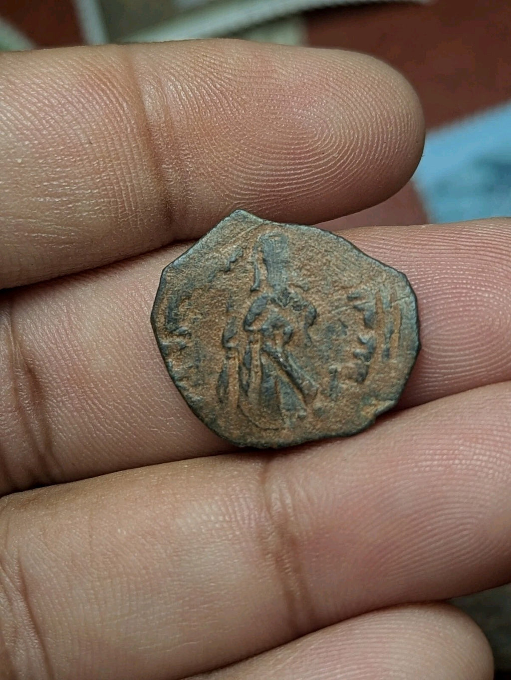 Monnaie islamique omeyyade arabo-byzantine de Mu'awiya, calife debout, avec la KALIMA