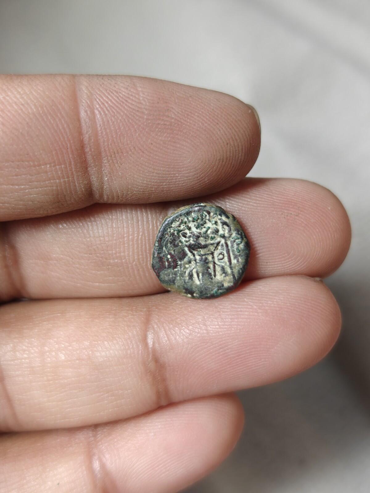 KUSHANO SASANIAN. AE UNIT. HORMIZD I KUSHANSHAH 265-295 AD. FIRE ALTAR REVERSE
