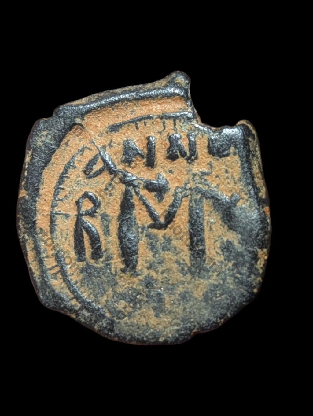 Islamic Byzantine Period UMAYYAD Æ Fals,  Three Standing Caliphate circa 685-690