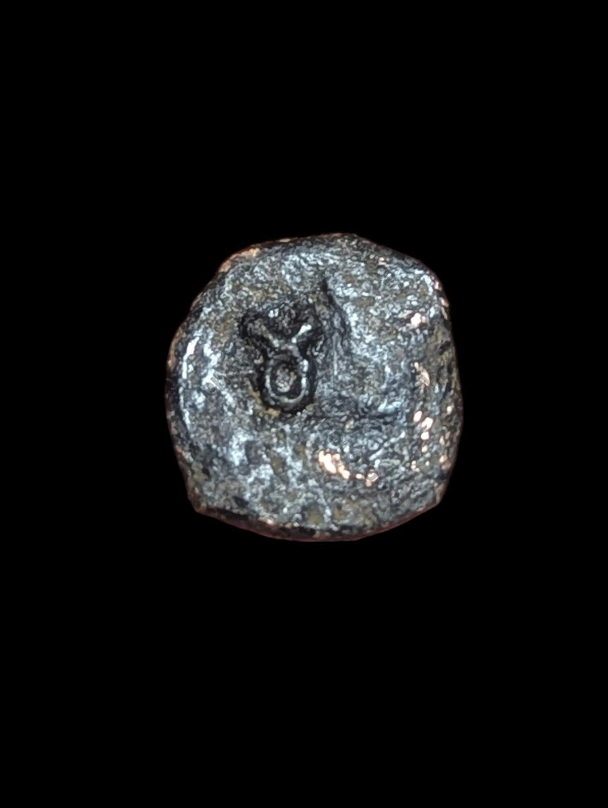 Ancienne pièce de monnaie indienne Quart de Karshapana Taxila AE16mm Colline de la Lune