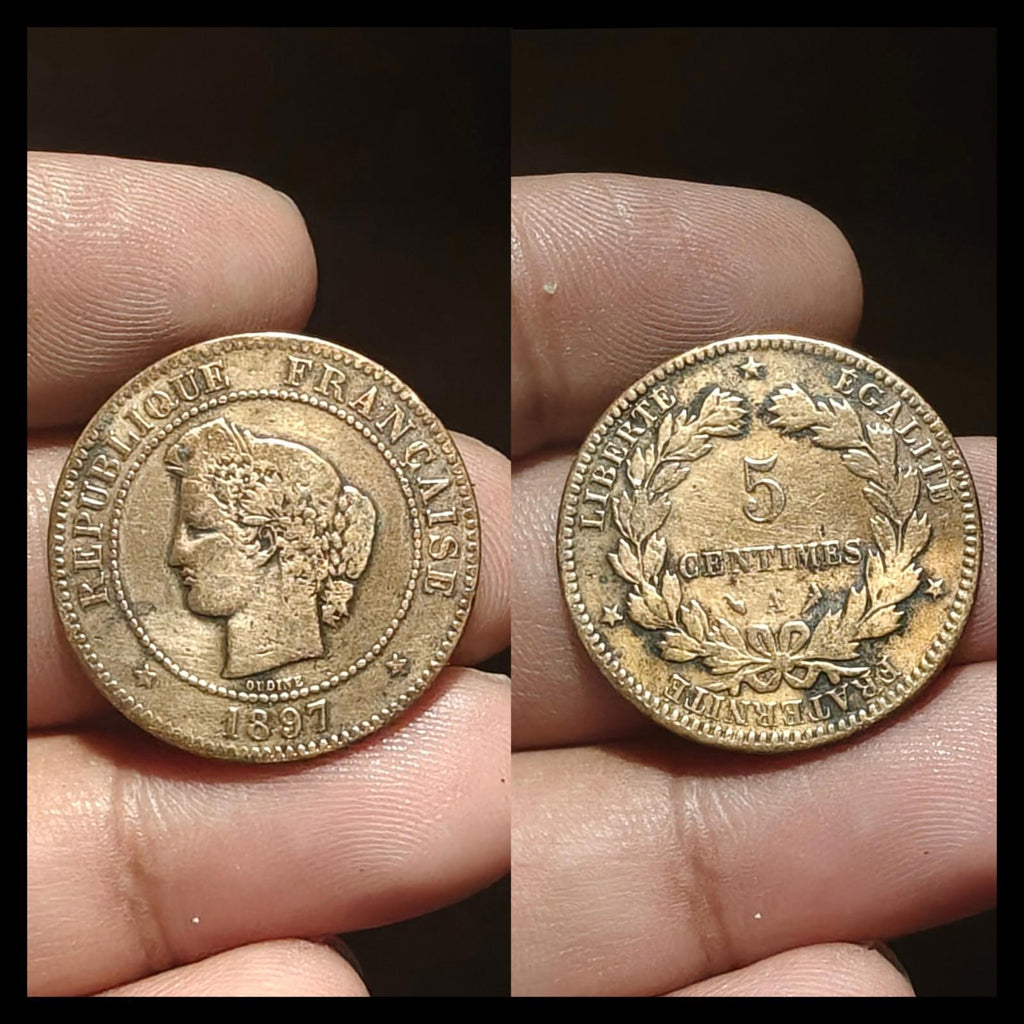 1897 Une pièce de monnaie française en bronze de 5 centimes 5c ayant circulé