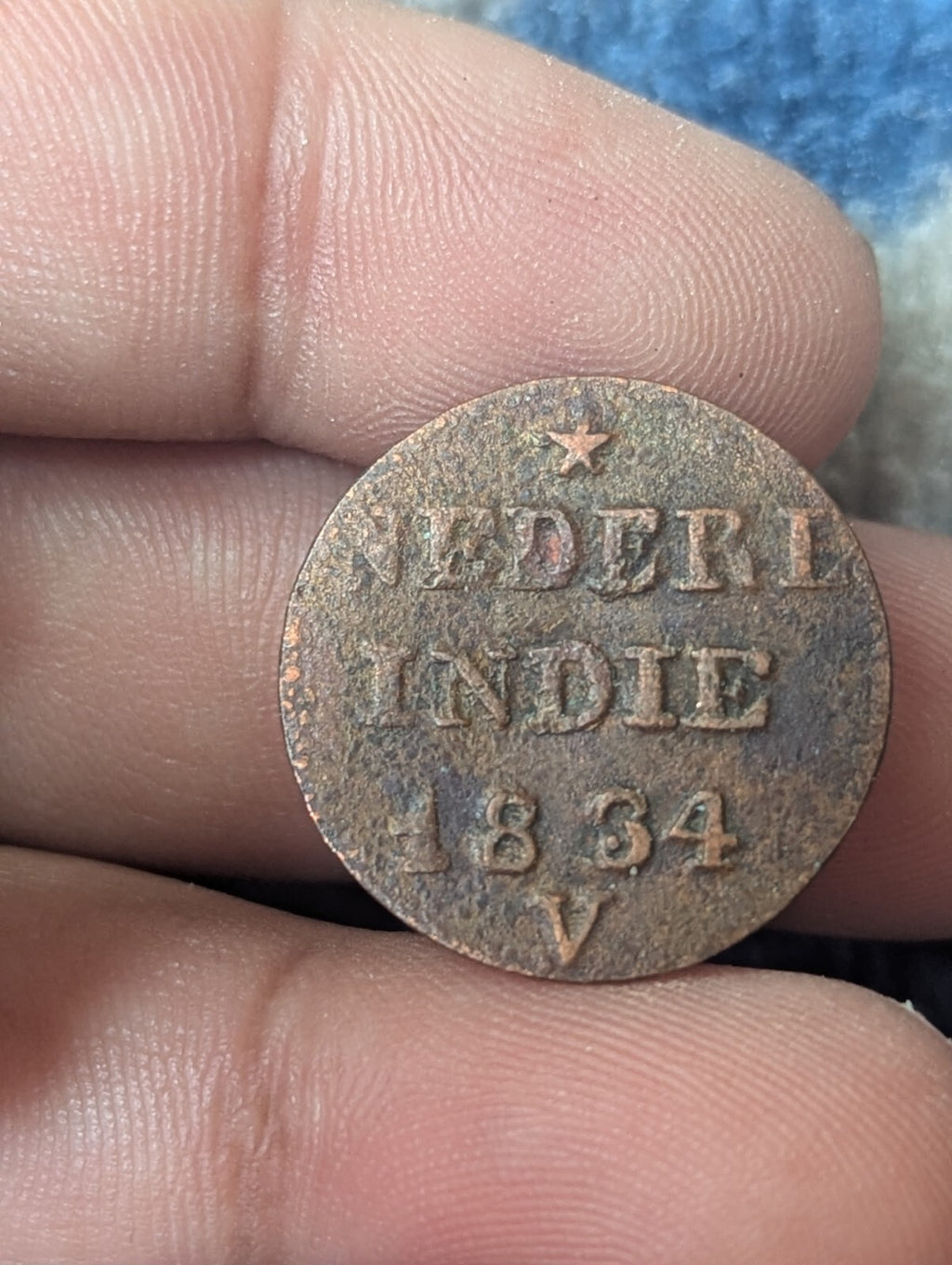 1834 V NETHERLANDS EAST INDIA EAST INDIES ONE GULDEN - VG CONDITION 20MM