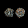 Période islamique arabo-byzantine, Fals en bronze OMEYYADE, deux califes debout 685-690 !