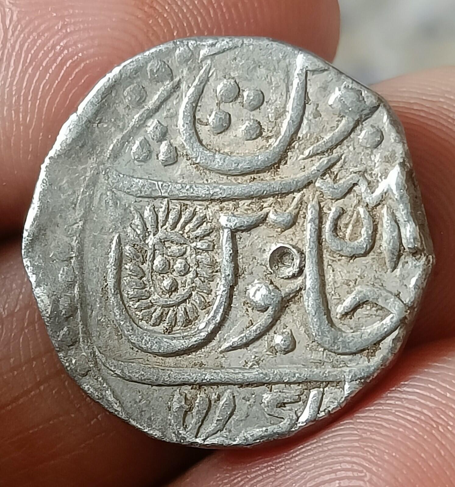 #QQ10#ndia État princier INDORE Roupie en argent Symbole visage soleil 1860 après J.-C.