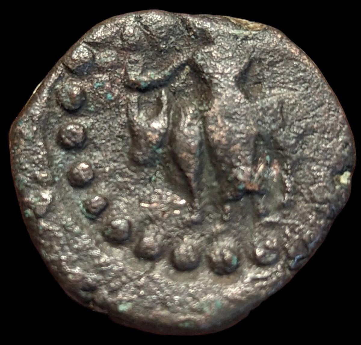 INDIA Ancient Kushan King   Kushan Empire, Vasudeva II (192-225 CE) copper 8 Gr.