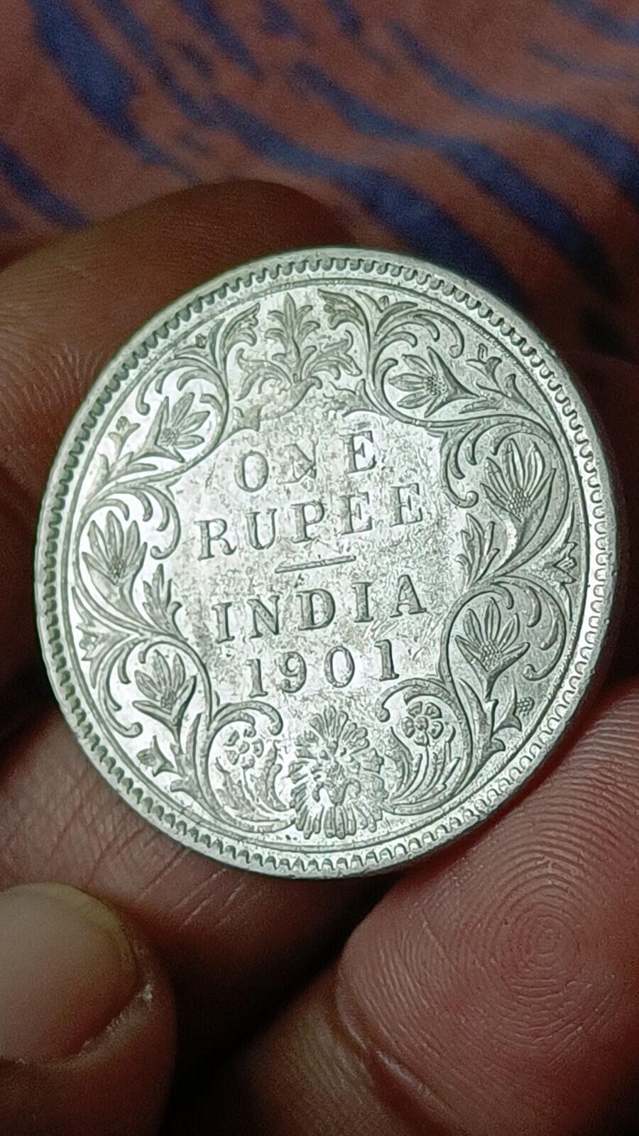 #VAN17#Victoria-British India Silver Rupee-1901-Bombay Mint Nice grade