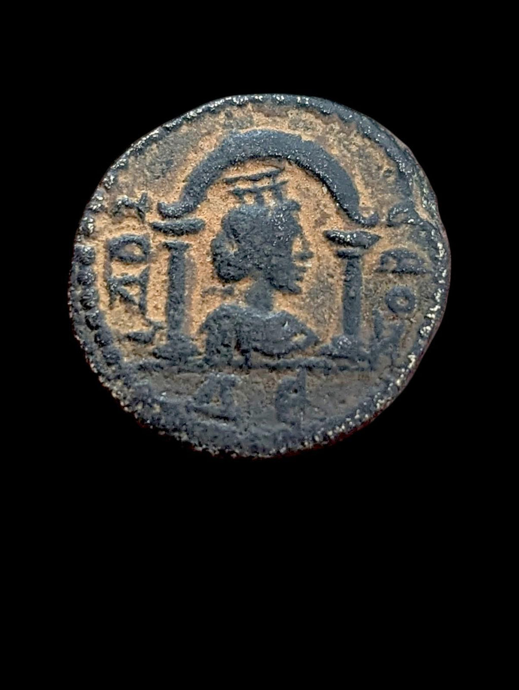 HÉLIOGABALE, 218-222 APR. J.-C. AE 17. LAODICÉE AD MARE. REVERS : TYCHÉ DANS UN SANCTUAIRE.