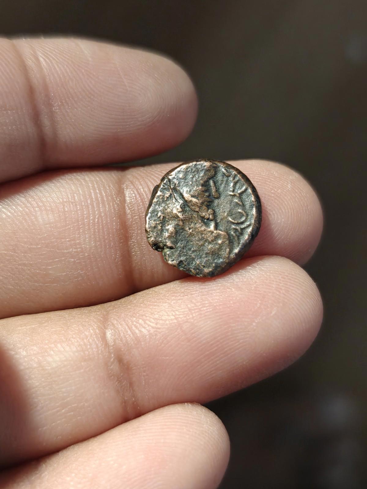 KUSHANO SASANIAN. AE UNIT. HORMIZD I KUSHANSHAH, 265-295 AD. FIRE ALTAR REVERSE&