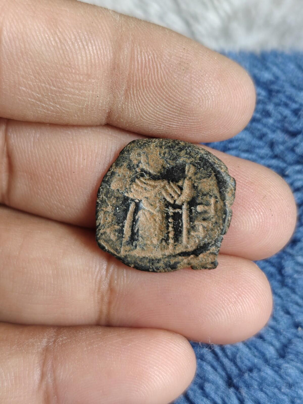 Fals islamique ARABE Byzantin OMEYYADE Æ, Calife debout 685-690 Mule ou Erreur