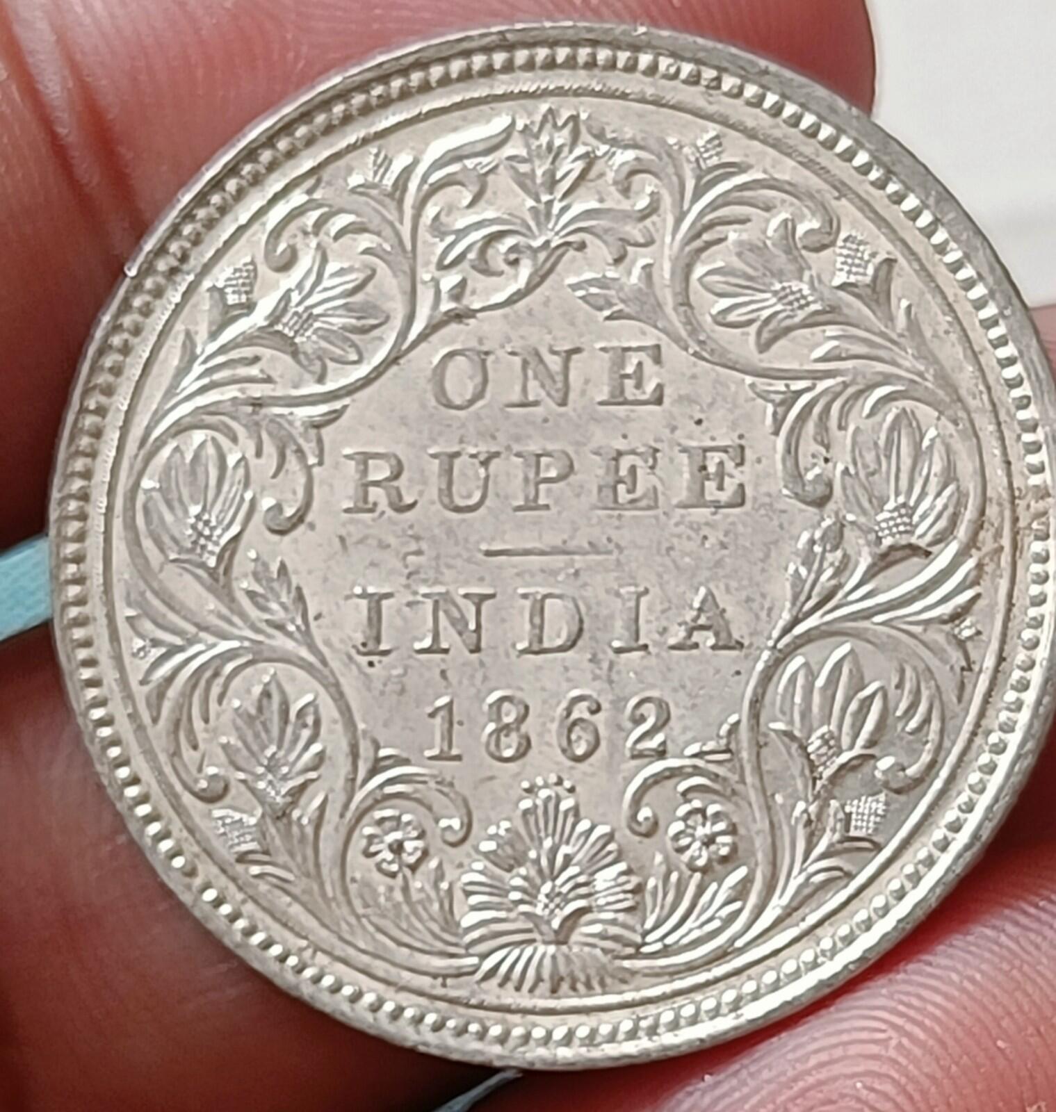 #Vo59#Victoria-British India Silver Rupee-1862-4 Dot Bombay briliant UNC Grade