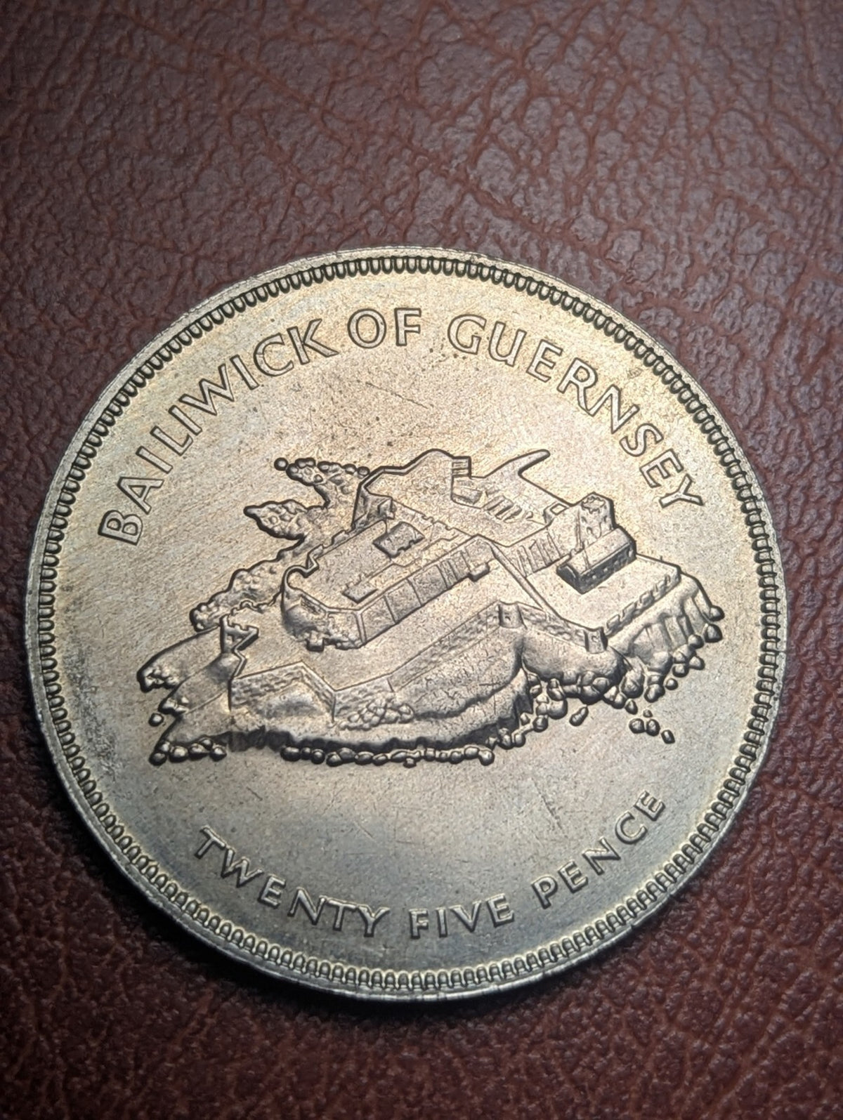 1977 Guernsey 25 Pence Crown Coin BU Condition 207,000 Minted KM#31 QEII Jubilee