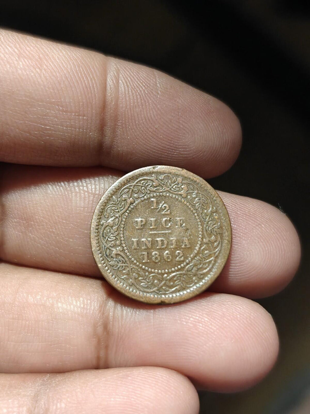 1862 Empire britannique des Indes 1/2 Pice - Victoria Reine - KM #464. 3,35 grammes et 21,2mm