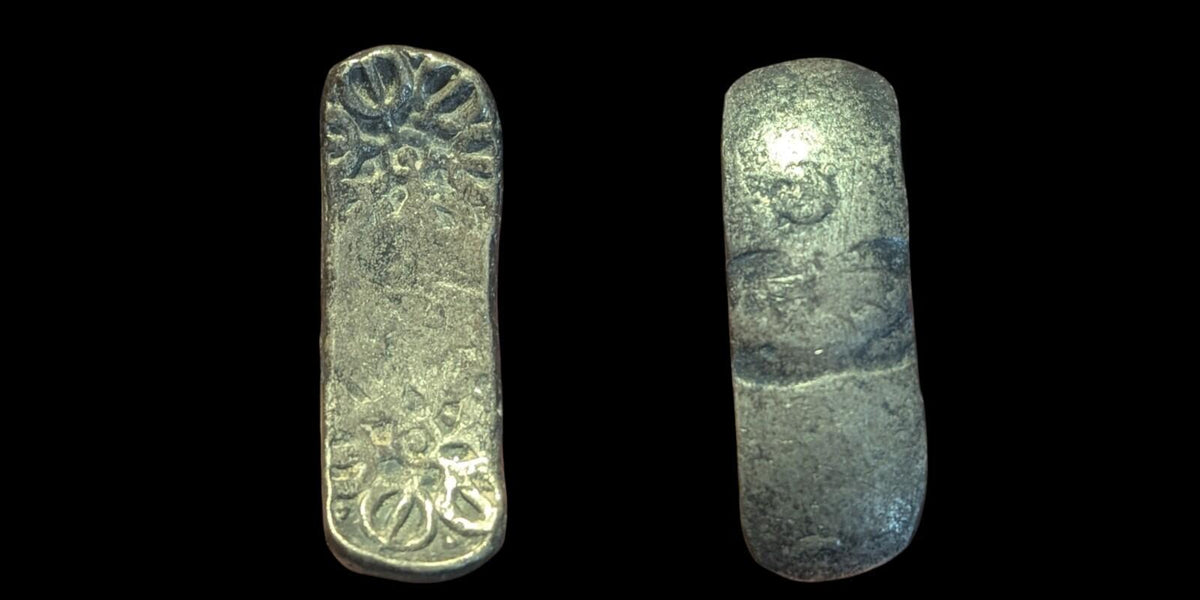 ⭐INDE⭐. Ancienne monnaie en argent authentique GANDHARA JANAPADA de 600 av. J.-C. (barre courbée)