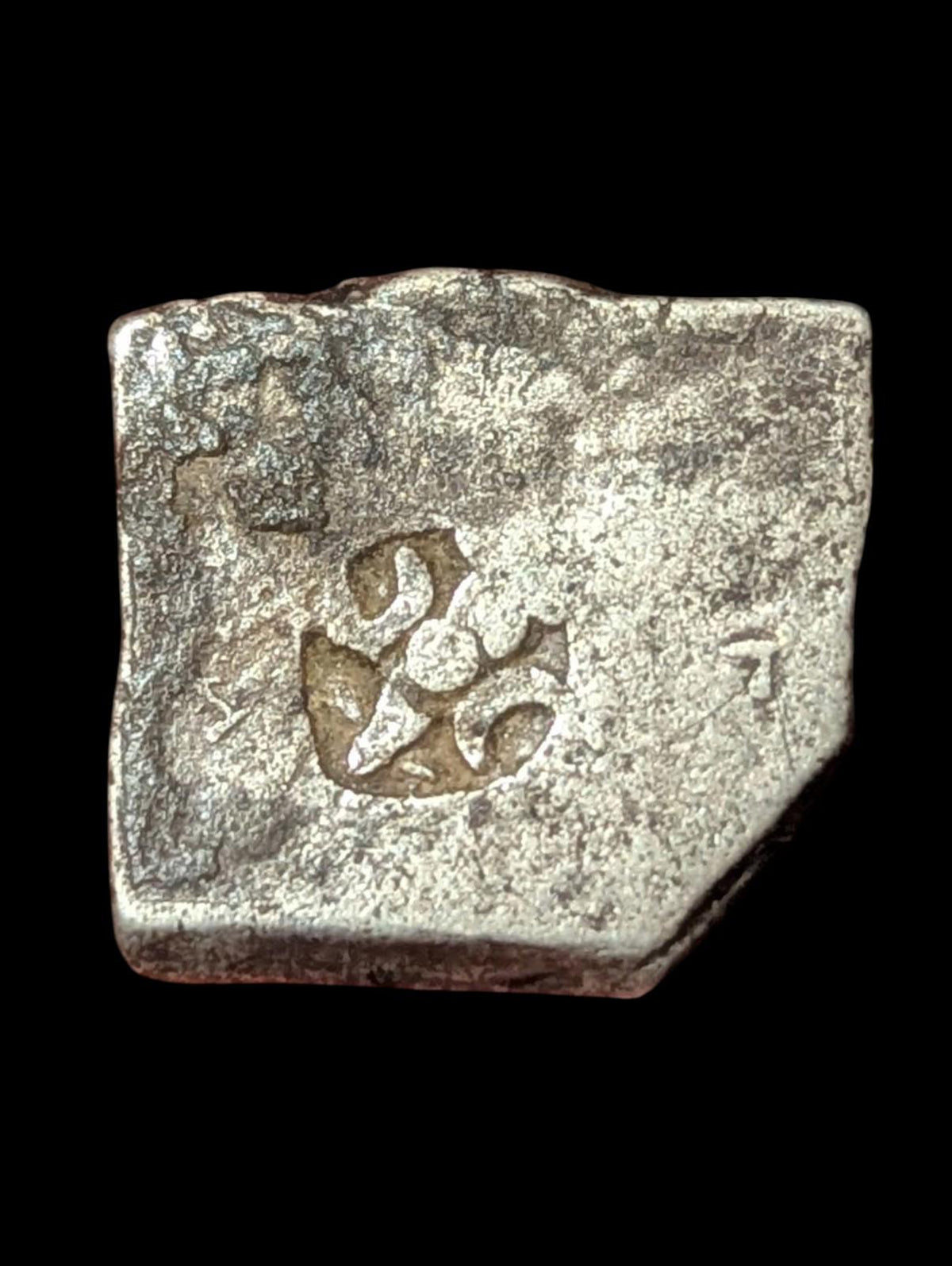 古印度 摩揭陀国 鹿/牛打压纹银币 公元前400年