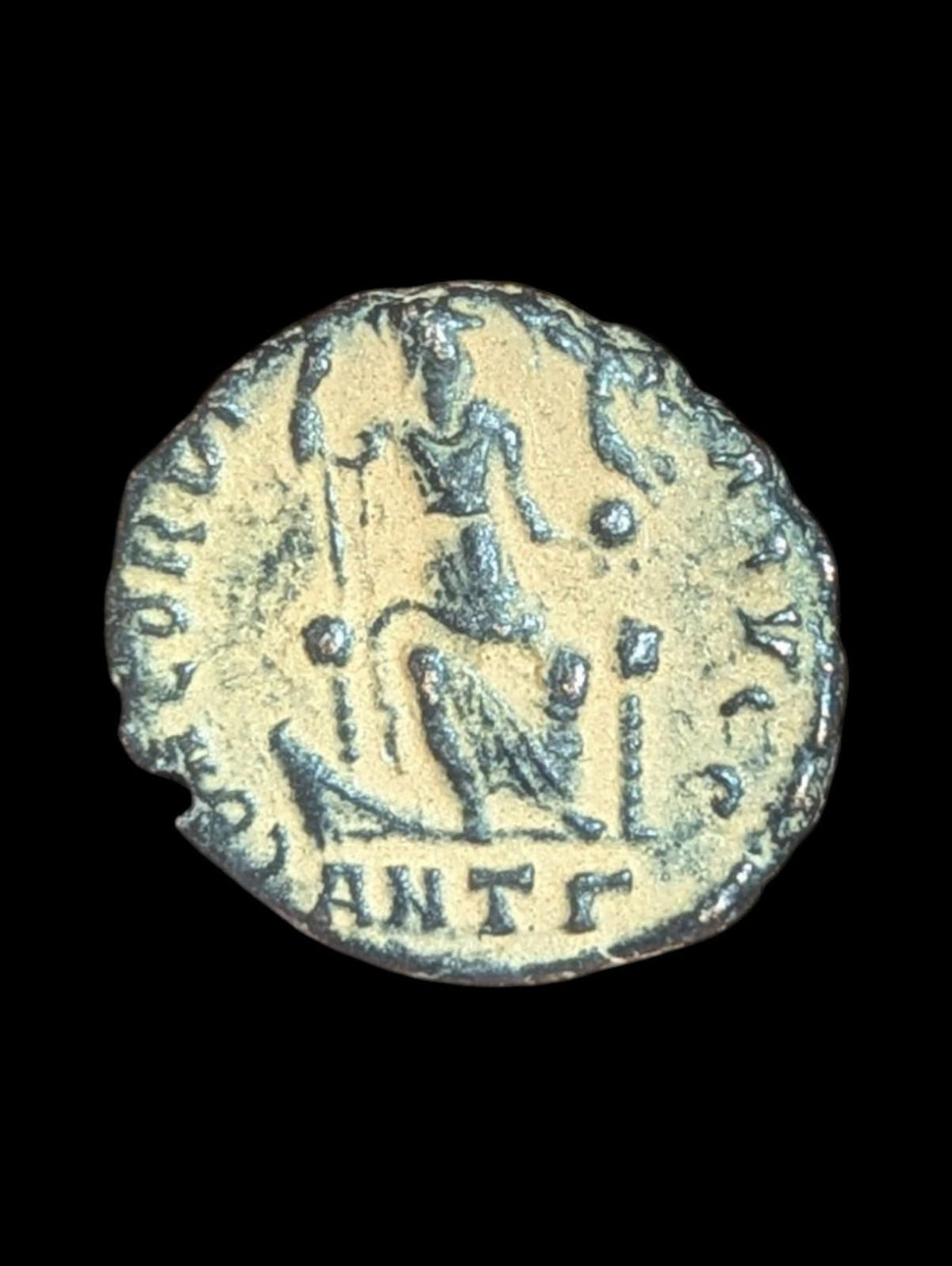 ARCADIUS, 383-408 AD. AE 3. ANTIOCH MINT.  CONSTANTINOPOLIS REVERSE.