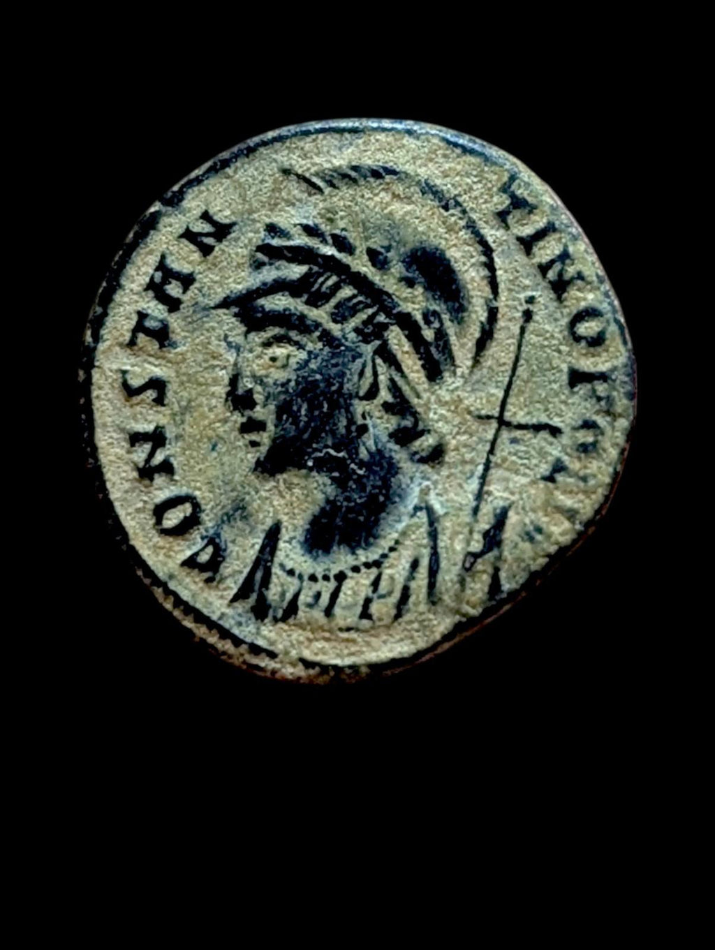 Constantin I, série commémorative, vers 330-354. Æ Nikè SHANI Casque romain