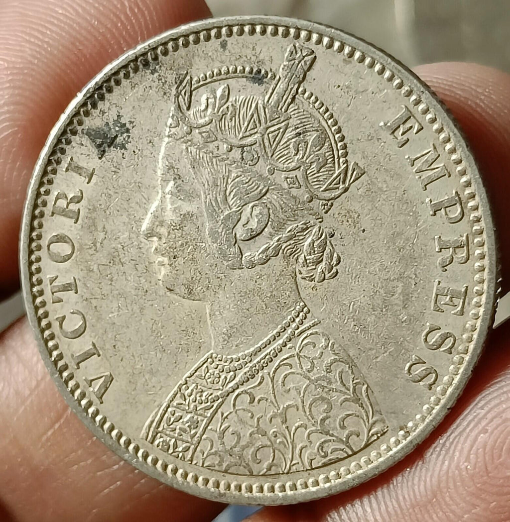 #QQ89-Victoria British India colonial Silver Rupee 1900 AD Bombay mint.Top grade