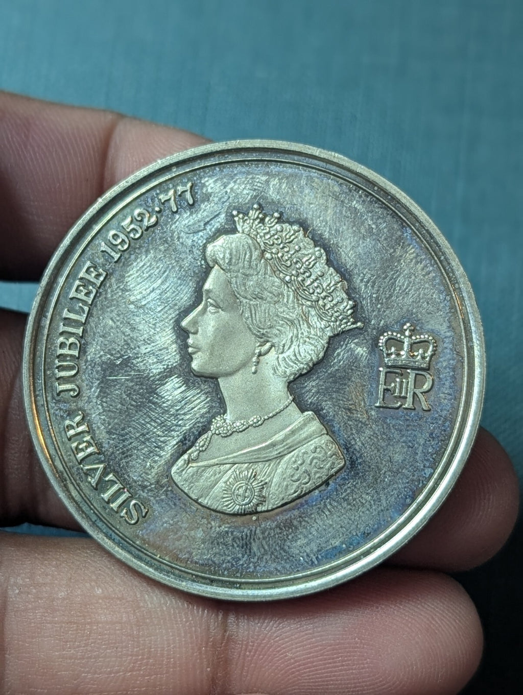 GREAT BRITAIN Queen Elizabeth II Silver Jubilee Medal 1977 Hampton Court Palace