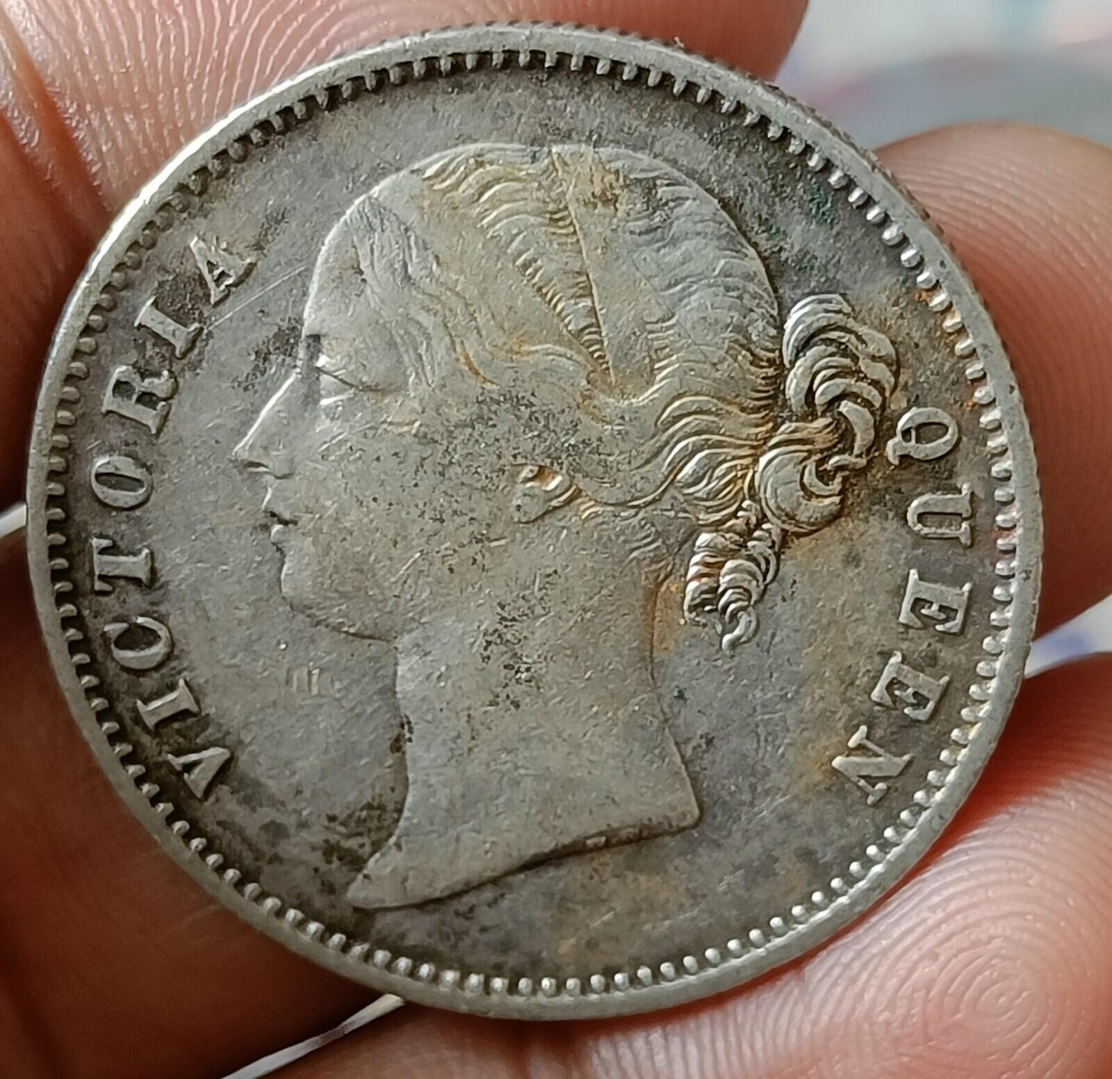 #B14#Old  EAST INDIA COMPANY 1840 VICTORIA SILVER RUPEE Natural patina 11.6 gm