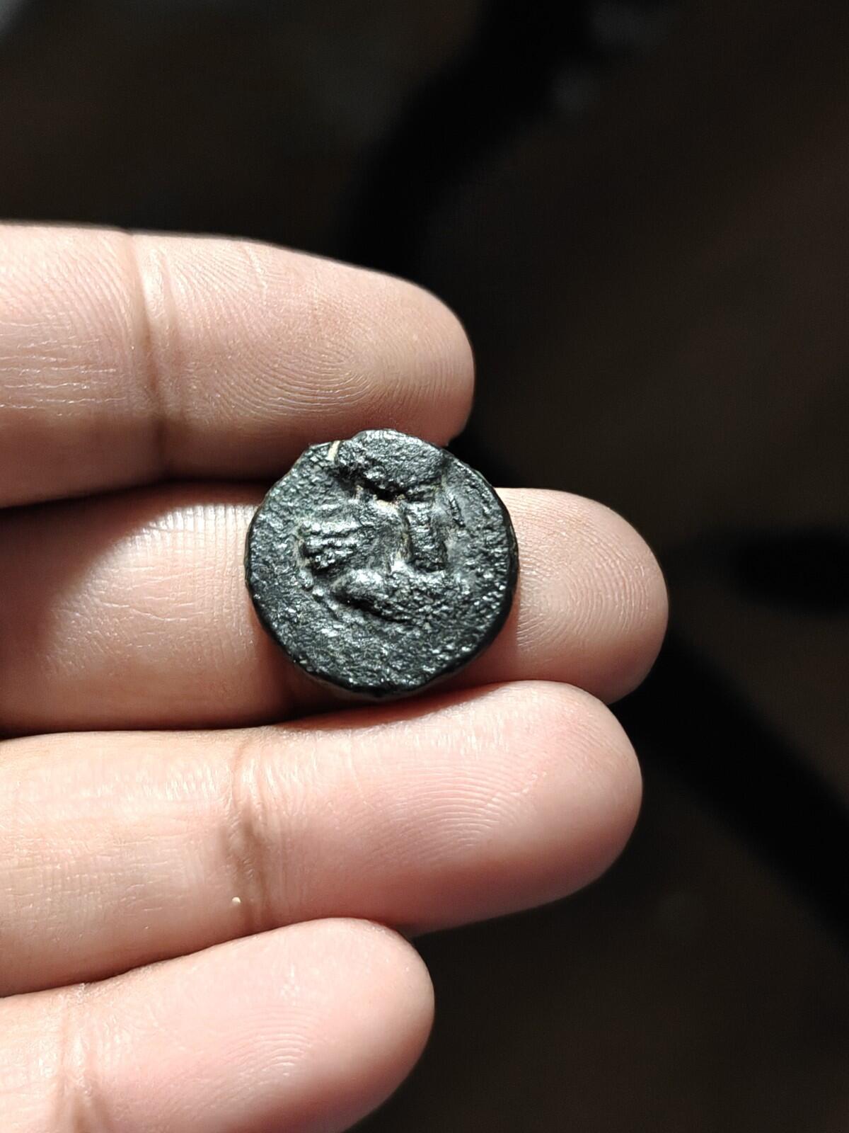 KUSHANO SASANIAN. AE UNIT. HORMIZD I KUSHANSHAH 265-295 AD. FIRE ALTAR REVERSE