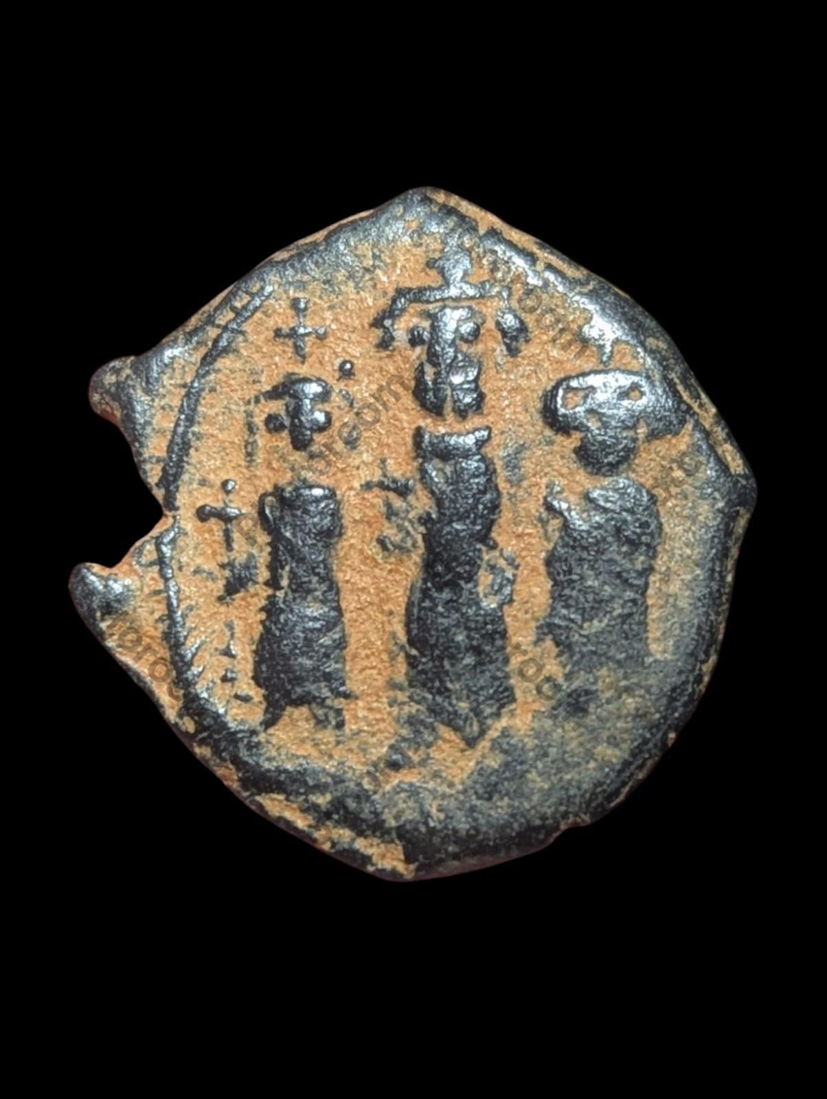 Islamic Byzantine Period UMAYYAD Æ Fals,  Three Standing Caliphate circa 685-690