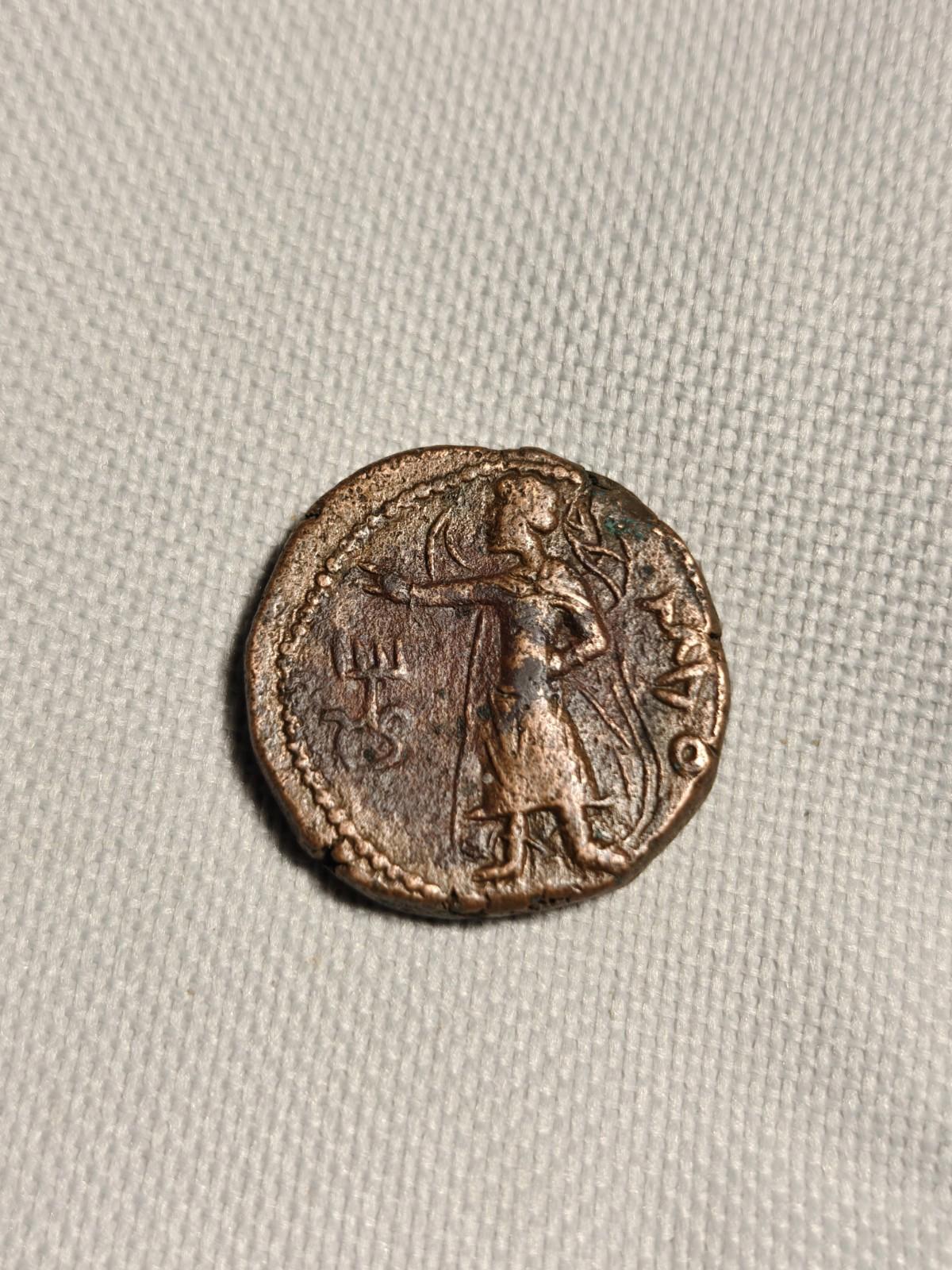 KUSHAN, Kanishka vers 127-152 après J.-C., tétradrachme de bronze, Mao debout