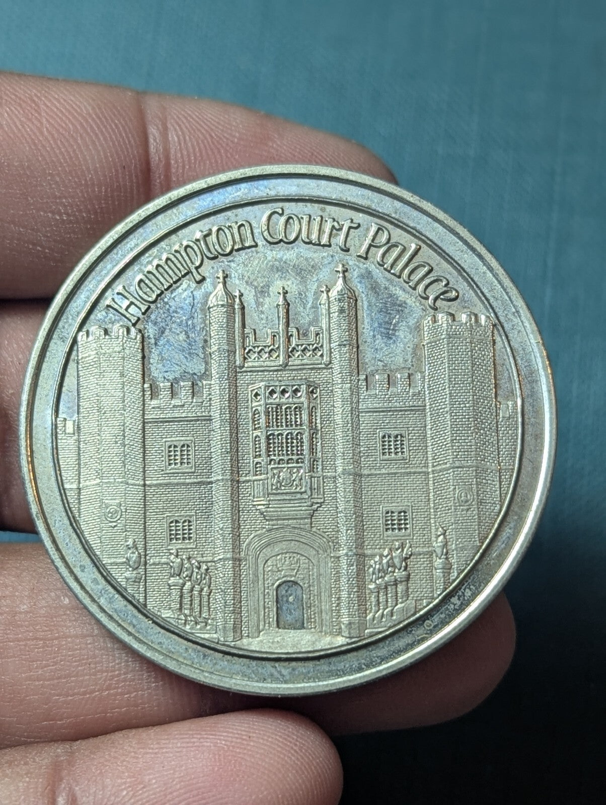 GREAT BRITAIN Queen Elizabeth II Silver Jubilee Medal 1977 Hampton Court Palace