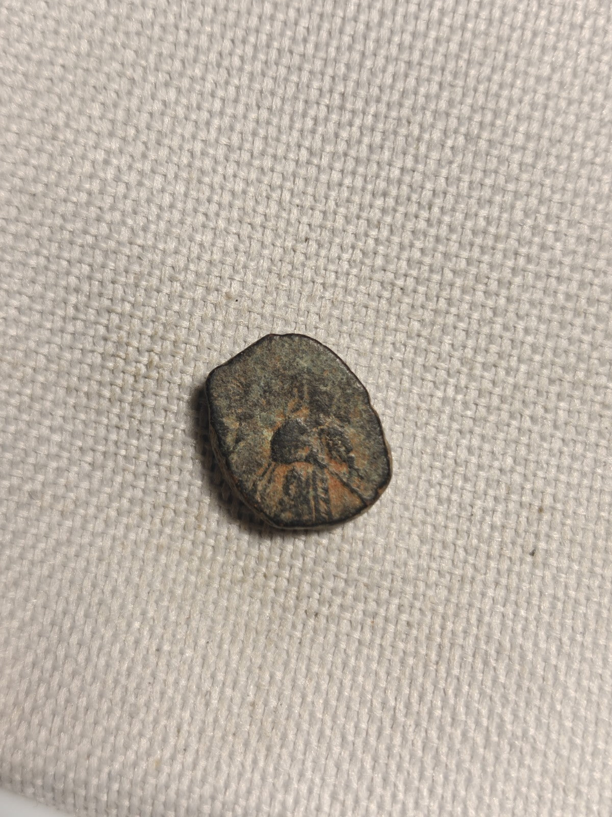 Monnaie islamique omeyyade arabo-byzantine de Mu'awiya avec CALIMA et califat debout