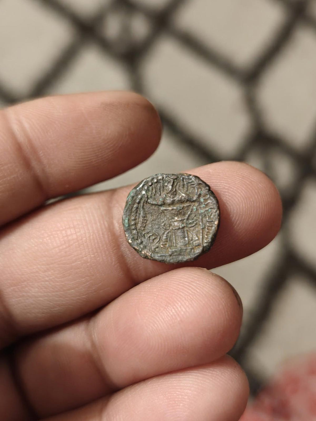 KUSHANO SASANIAN. AE UNIT. HORMIZD I KUSHANSHAH 265-295 AD. FIRE ALTAR REVERSE