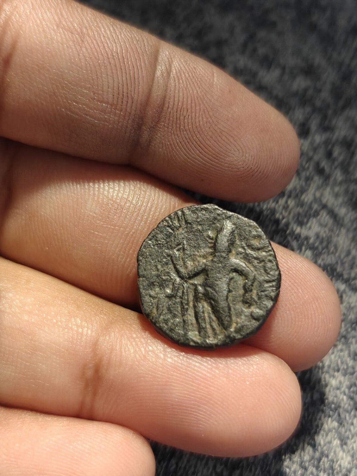 Empire kouchan Drachme Inde ancienne Kanishka Ier 120-150 après J.-C. Pièce en bronze, 4,6 grammes