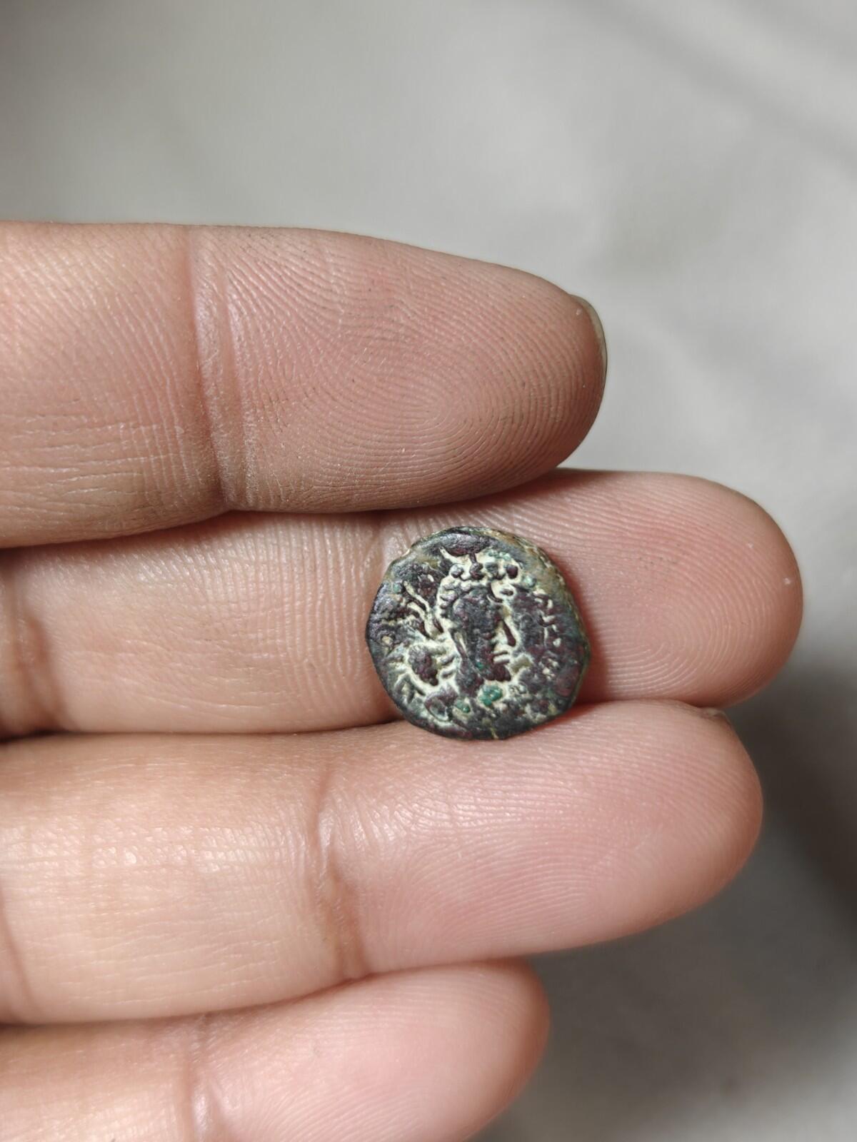 KUSHANO SASANIAN. AE UNIT. HORMIZD I KUSHANSHAH 265-295 AD. FIRE ALTAR REVERSE