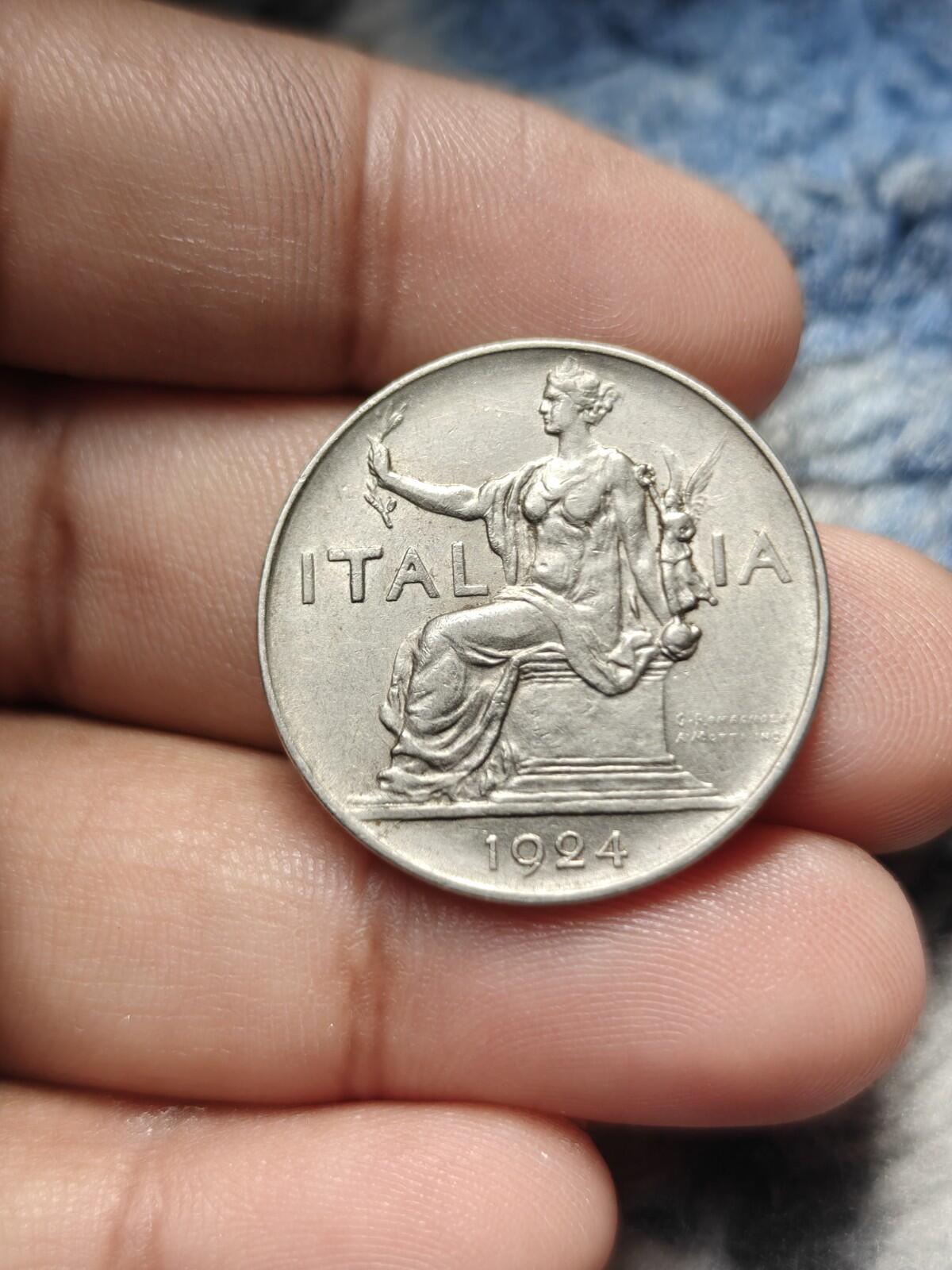1924 Italie Une 1 Lire Femme assise à gauche Nickel Monnaie du monde Monnaie rare