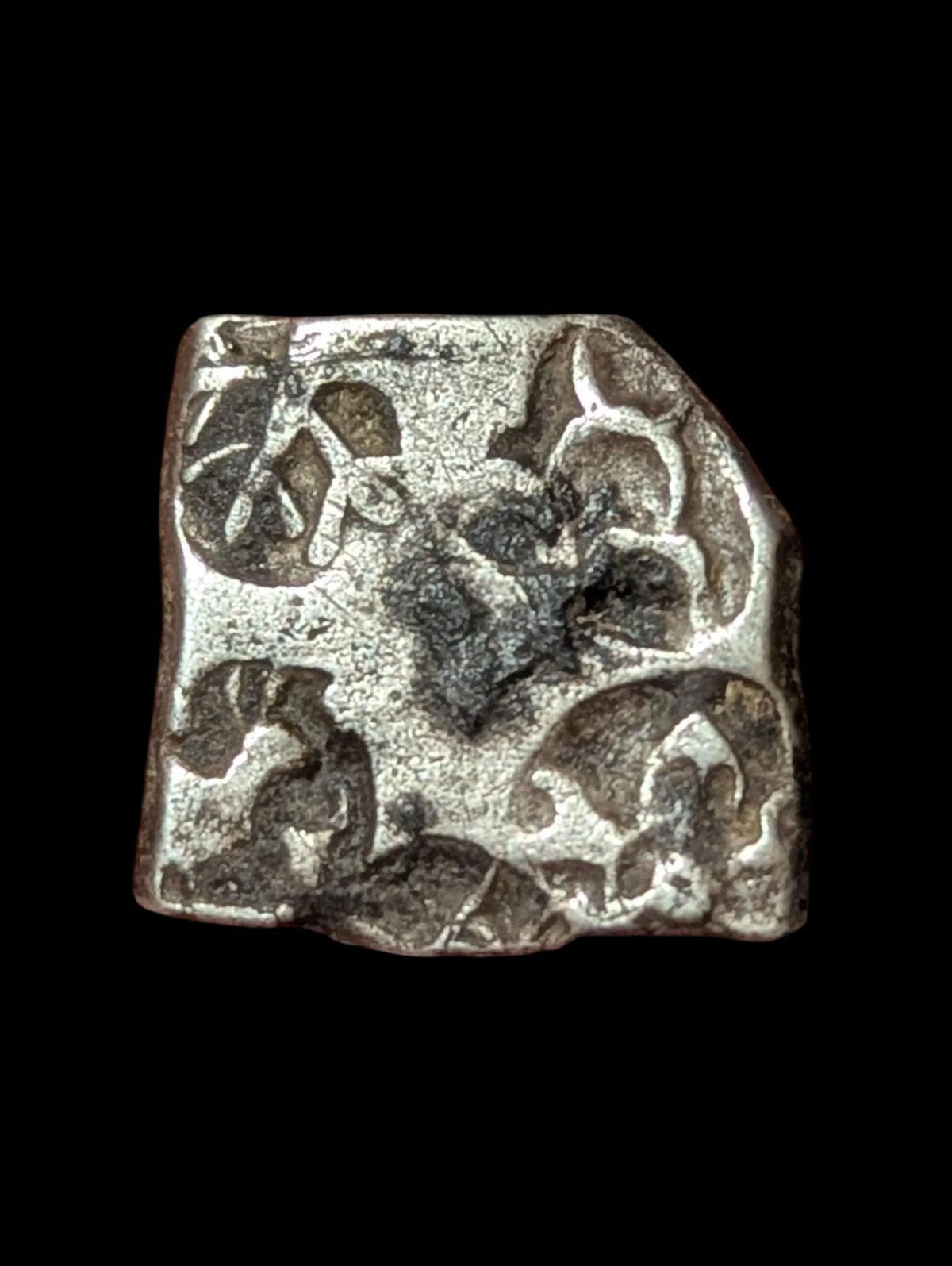 古印度 摩揭陀国 鹿/牛打压纹银币 公元前400年