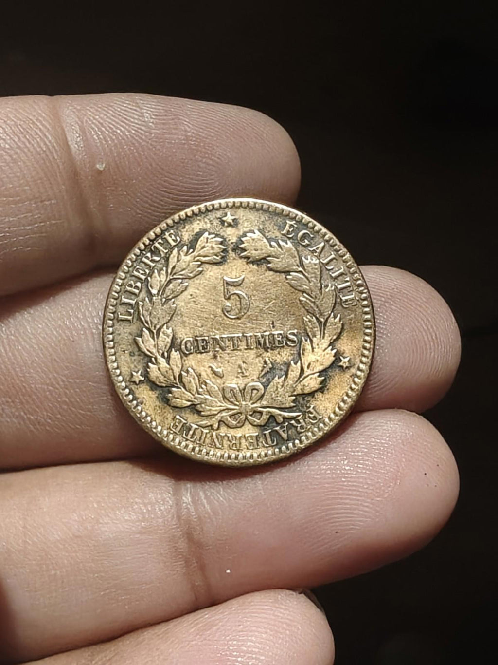 1897 Une pièce de monnaie française en bronze de 5 centimes 5c ayant circulé