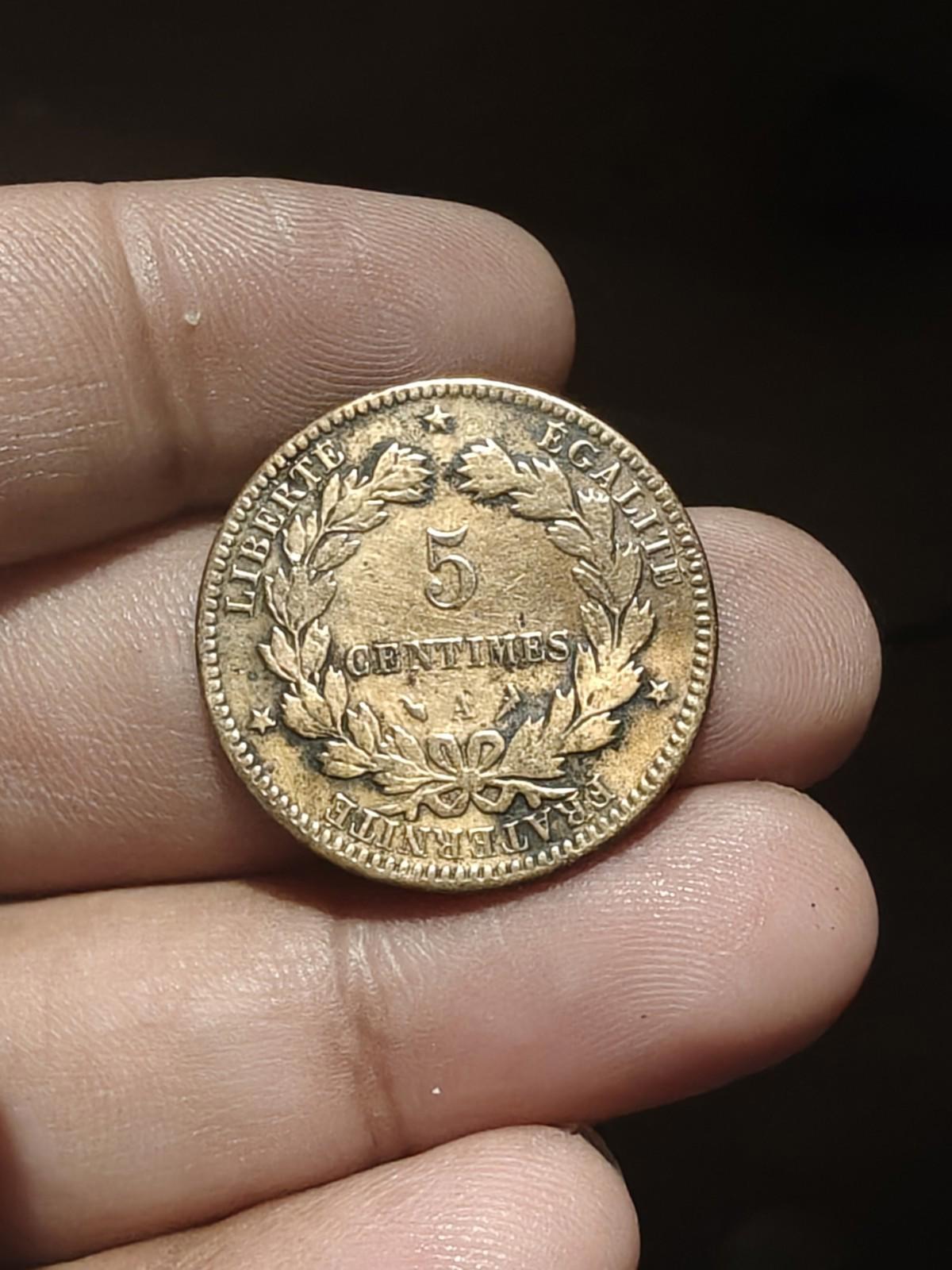 1897 Une pièce de monnaie française en bronze de 5 centimes 5c ayant circulé