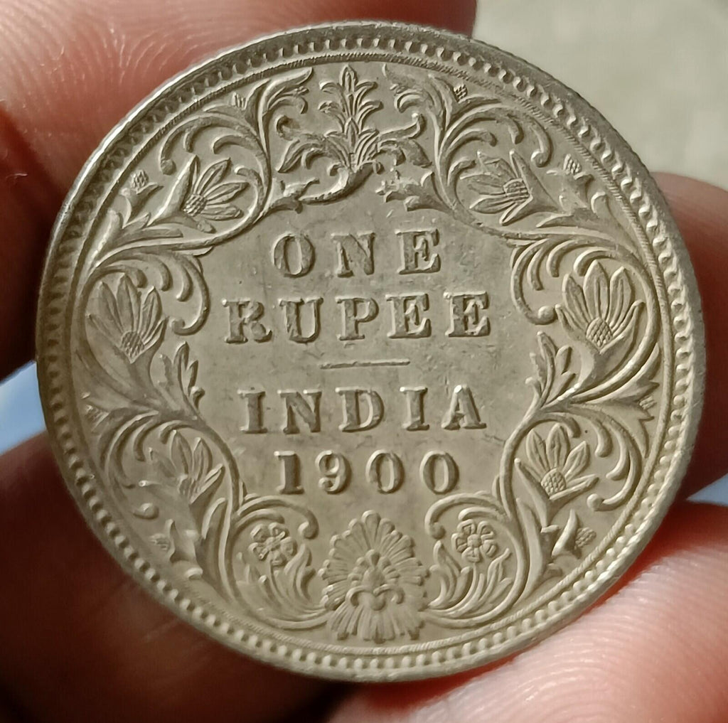 #QQ89-Victoria British India colonial Silver Rupee 1900 AD Bombay mint.Top grade
