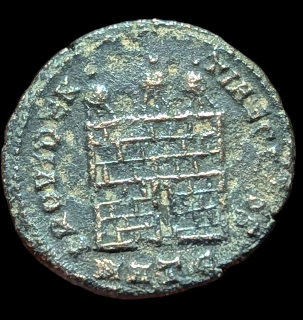 Constance II comme César 324-337 AE Follis Thessalonique, Bithynie, Monnaie Campgate