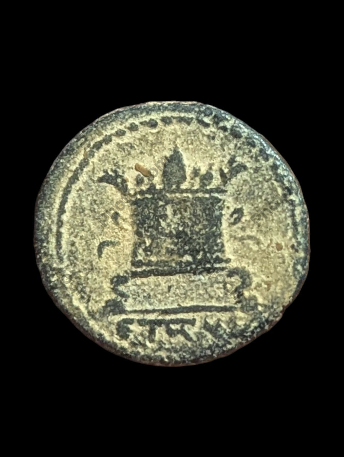 Antioche, Monnayage civique romain, 59-60 ap. J.-C., Règne de Néron, Tyché et autel en flammes#