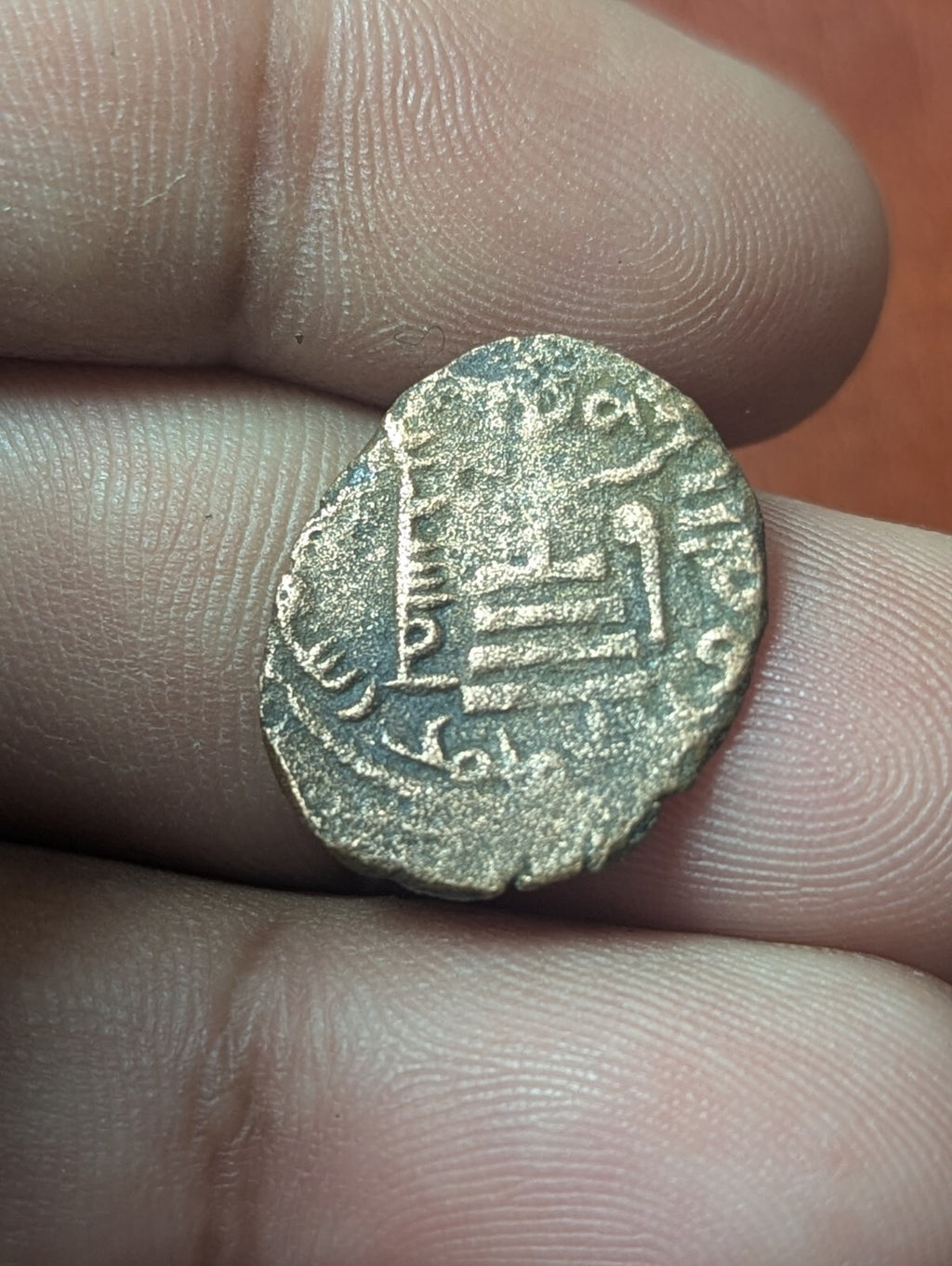 Monnaie islamique omeyyade arabe byzantine de Mu'awiya, calife debout avec la KALIMA
