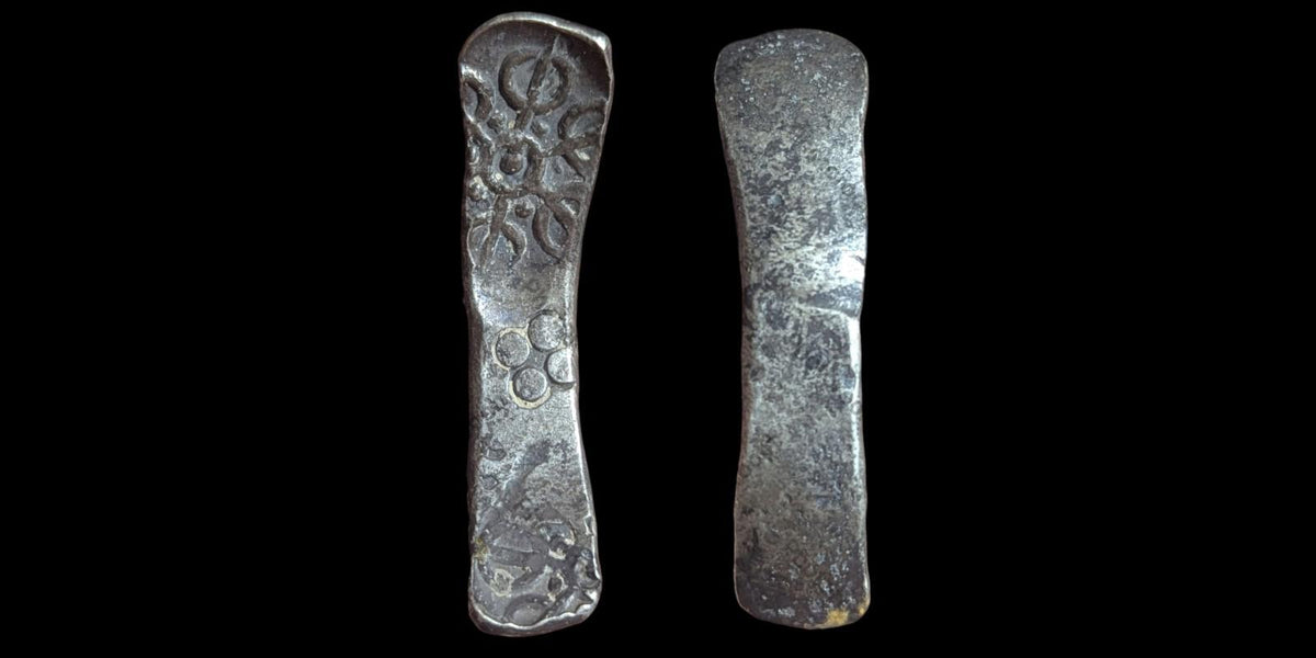 ⭐INDE⭐. Ancienne monnaie en argent authentique GANDHARA JANAPADA de 600 av. J.-C. de type "barre recourbée".*