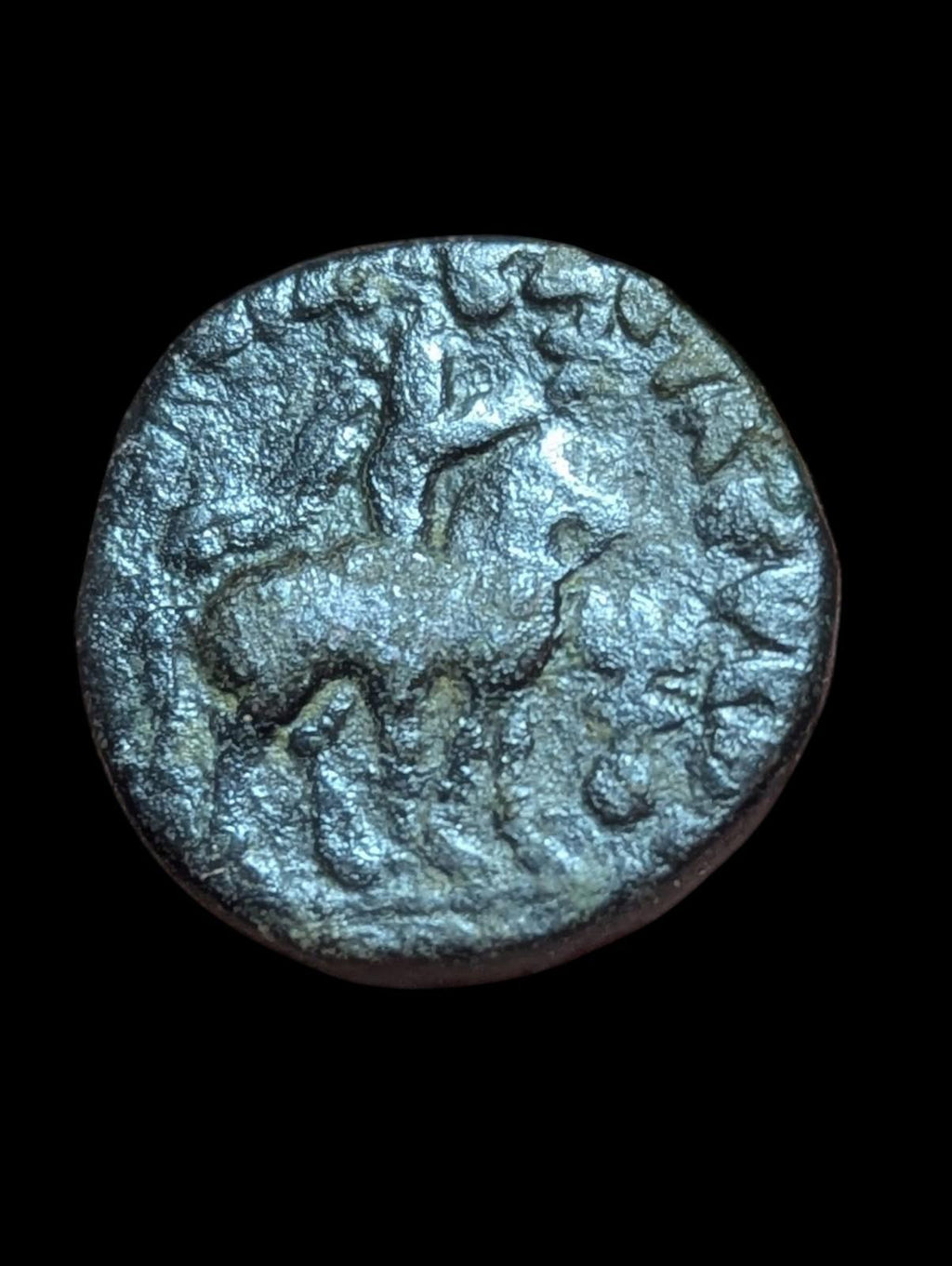 INDE Empire Kouchan ancien Roi Soter Megus Cavalier frappé sur cuivre 8g Rare