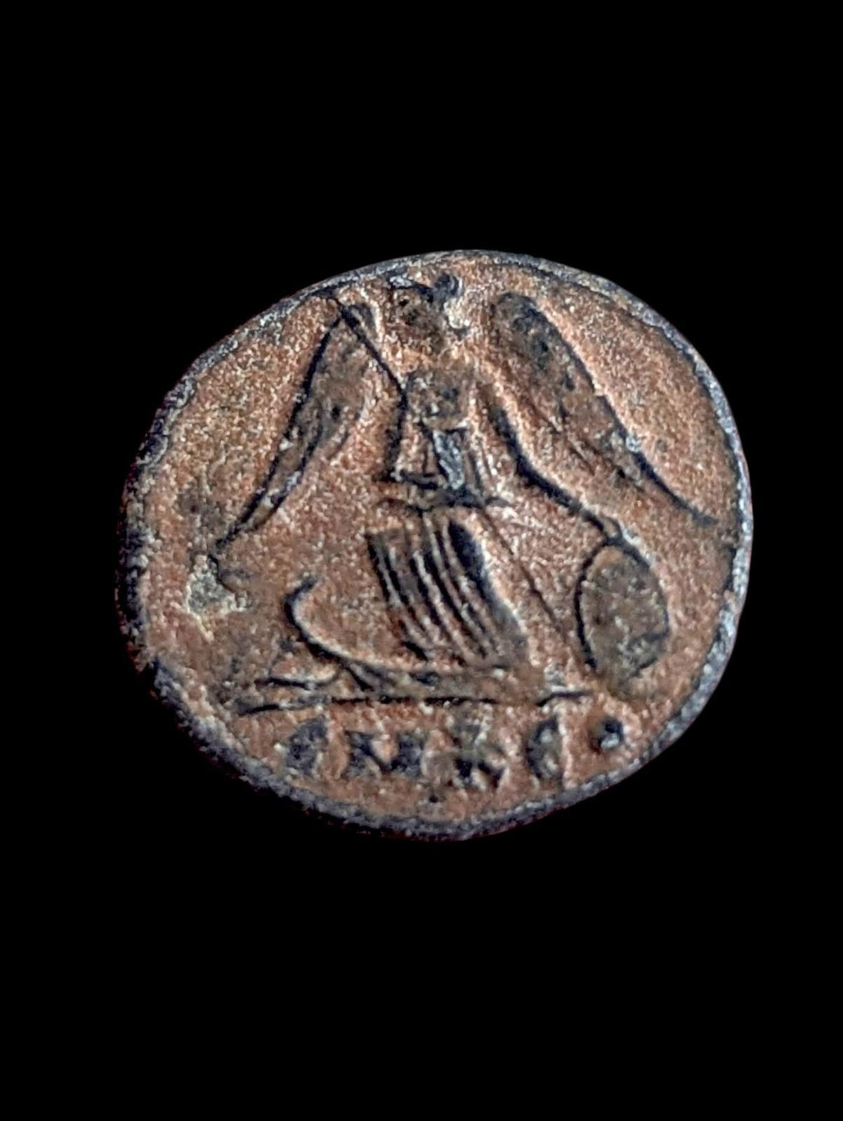 Monnaie romaine antique CONSTANTINOPOLIS Série commémorative Æ 18 mm. 2,2 g Cyzique
