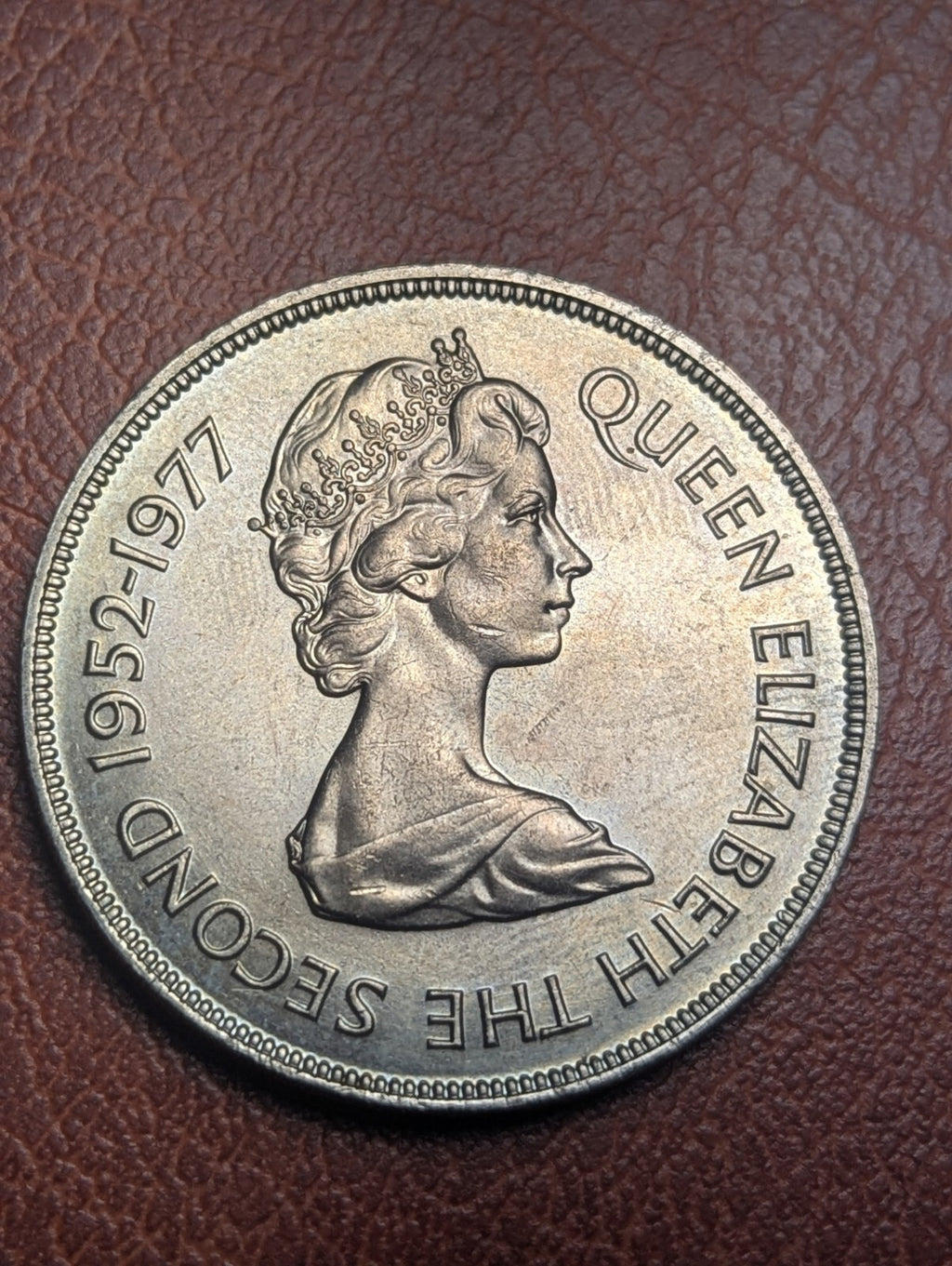1977 Guernsey 25 Pence Crown Coin BU Condition 207,000 Minted KM#31 QEII Jubilee