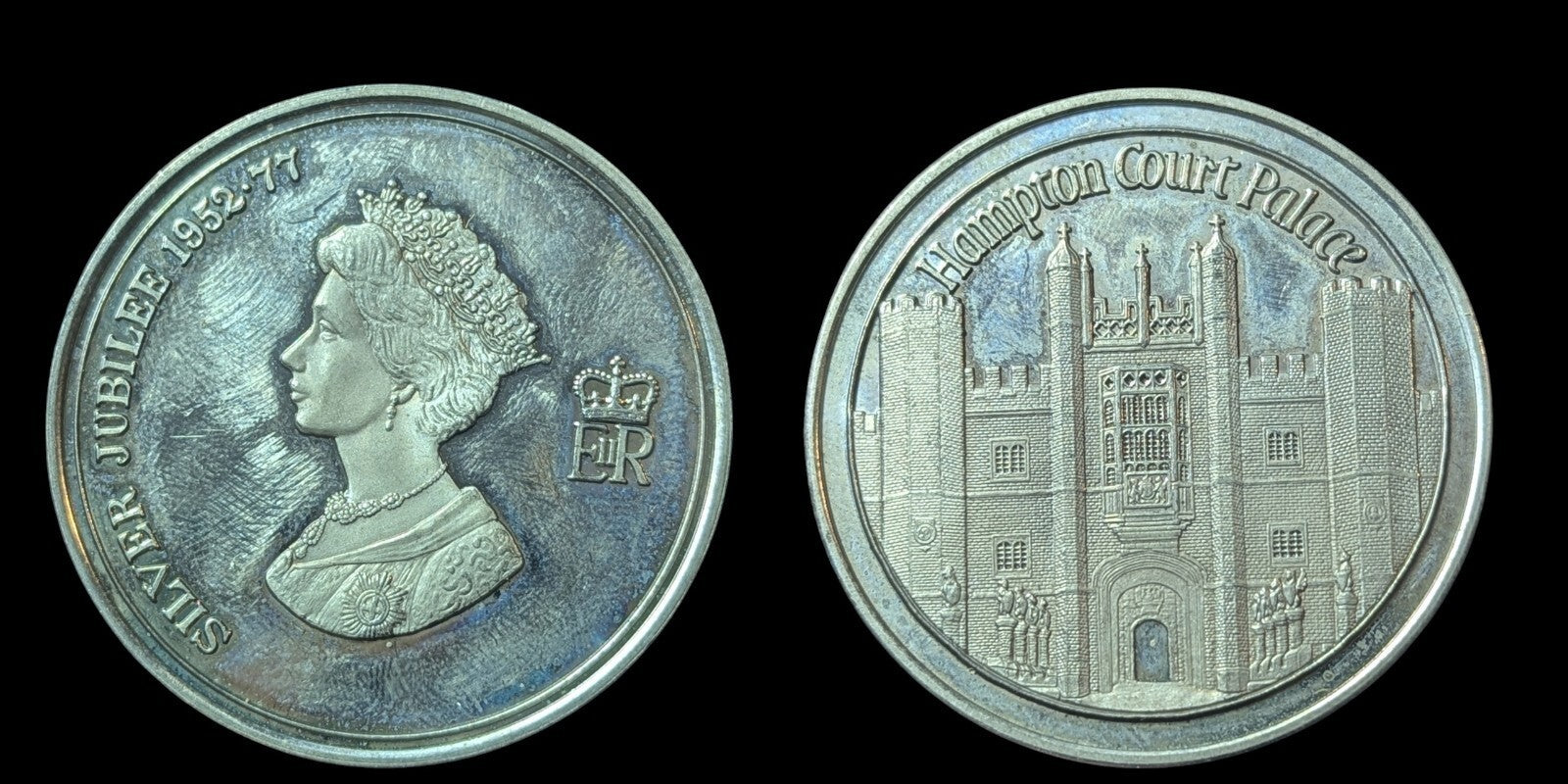 GREAT BRITAIN Queen Elizabeth II Silver Jubilee Medal 1977 Hampton Court Palace