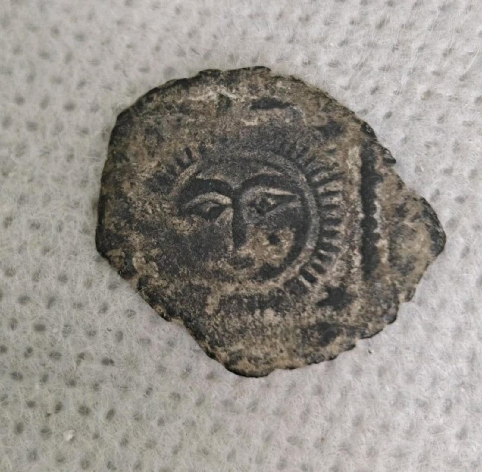 Artuqides de Mardin, Qara Arslan 1260-1294 ap. J.-C. / 658-693 AH AE fals visage solaire