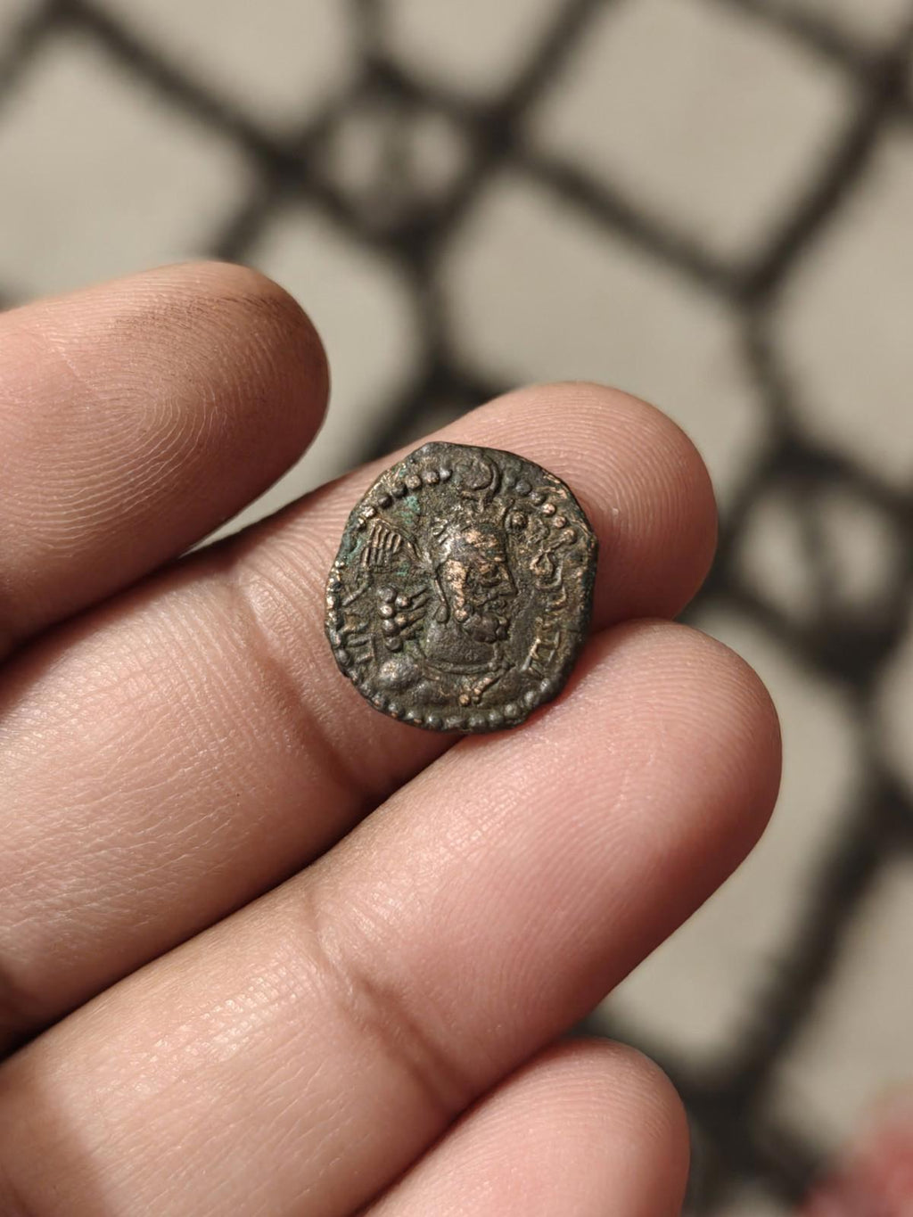 KUSHANO SASANIAN. AE UNIT. HORMIZD I KUSHANSHAH 265-295 AD. FIRE ALTAR REVERSE